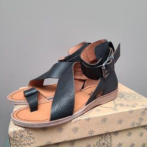 Black Free People Vale Sandals (US 7/EU 37)